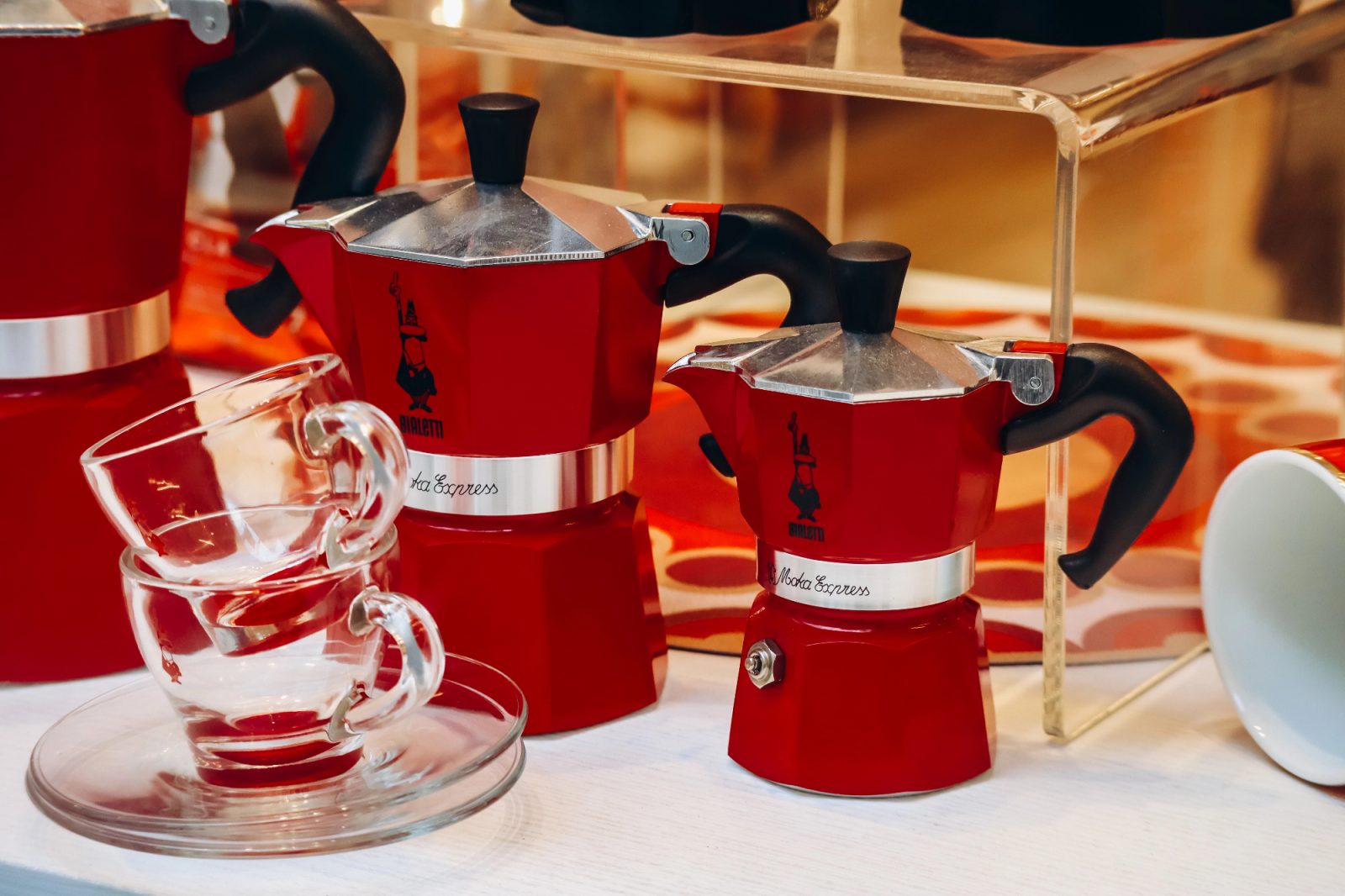 S prijateljico sva kupovali Bialetti kafetiero in ostale pripomočke za kuhanje italijanske kave